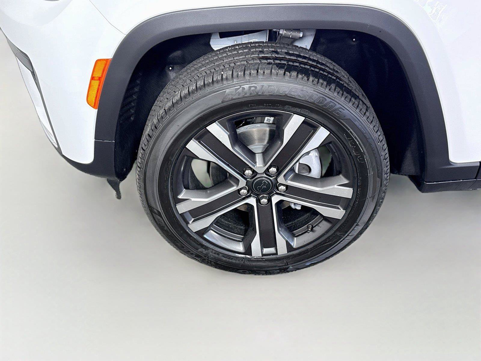 New 2027 Jeep Grand Cherokee Limited AWD/4WD image 23