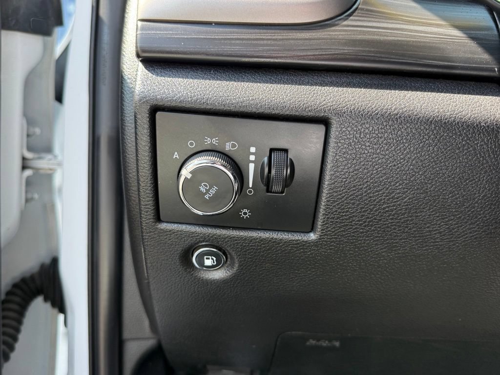 Used 2020 Jeep Grand Cherokee Laredo RWD image 31