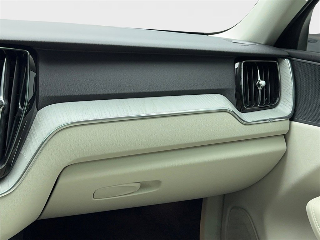 Used 2025 Volvo XC60 T8 Plus w/ Protection Package Premier image 21