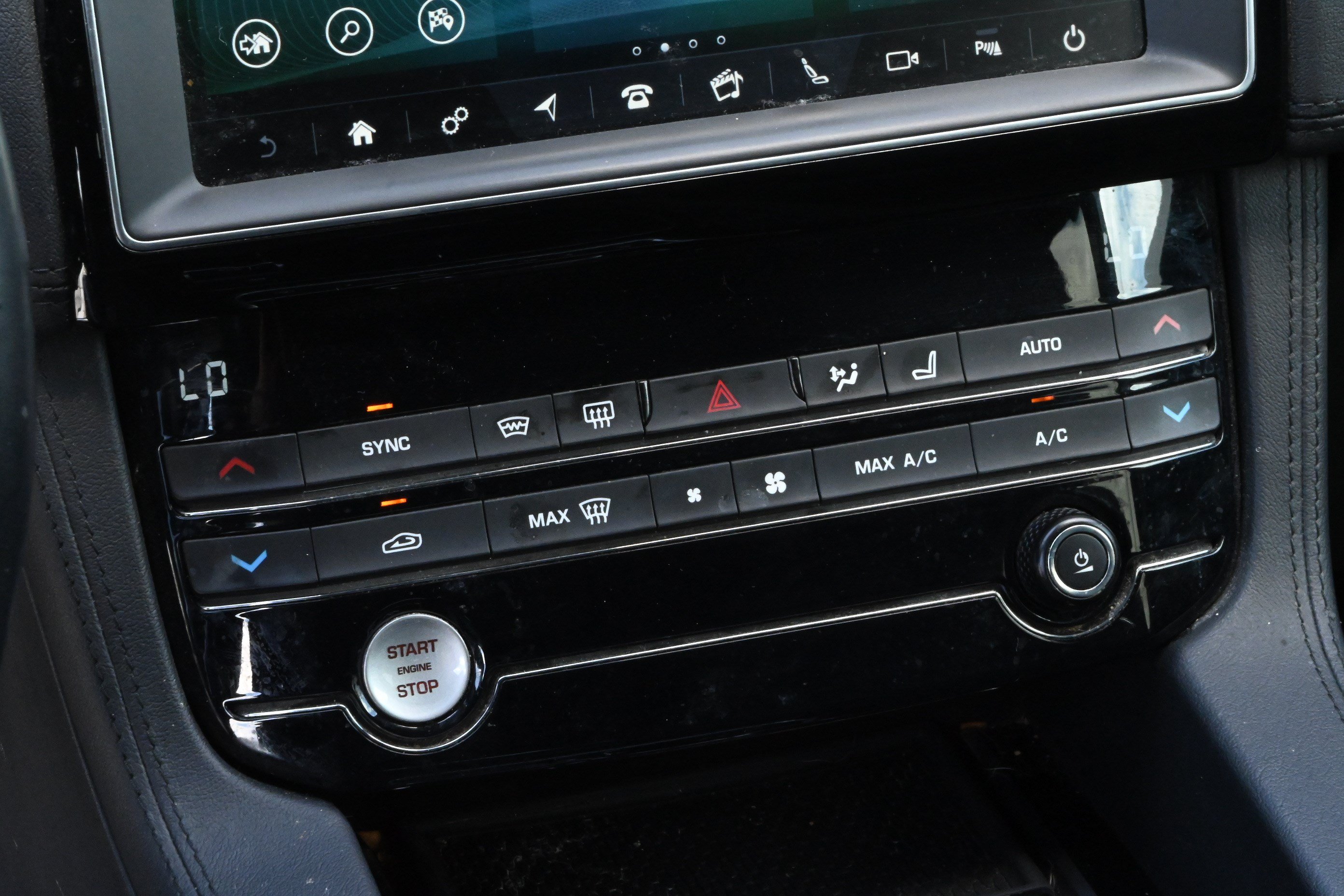 Used 2019 Jaguar F-PACE Prestige AWD/4WD image 18