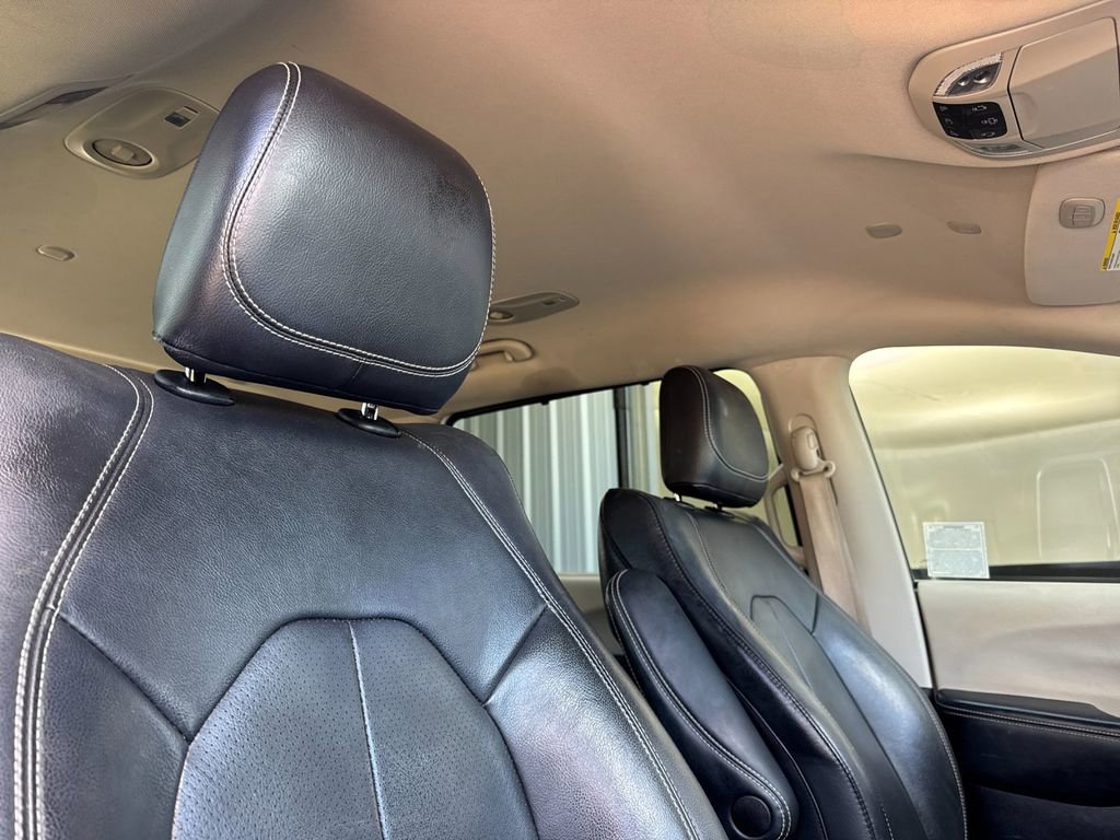 Used 2022 Chrysler Pacifica Touring-L FWD image 17