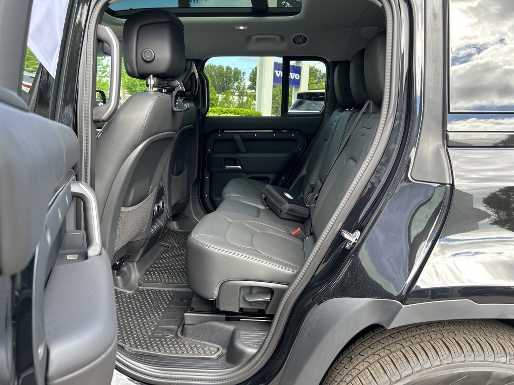 New 2025 Land Rover Defender 130 S image 5