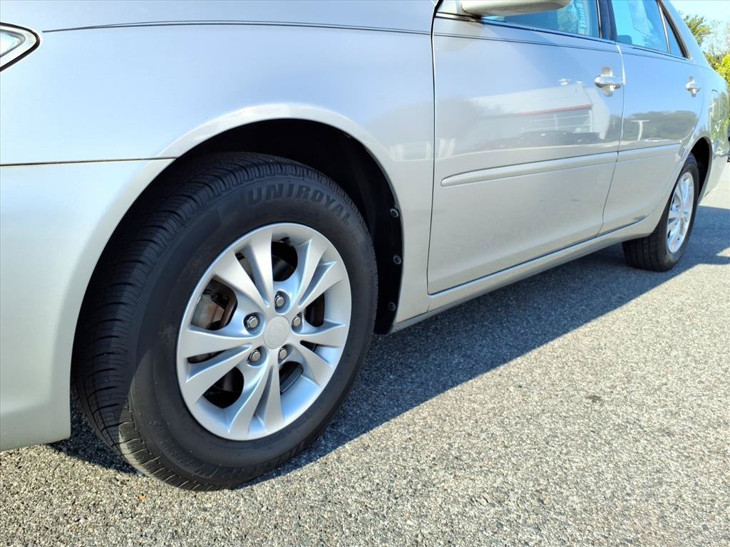 Used 2004 Toyota Camry LE FWD image 9