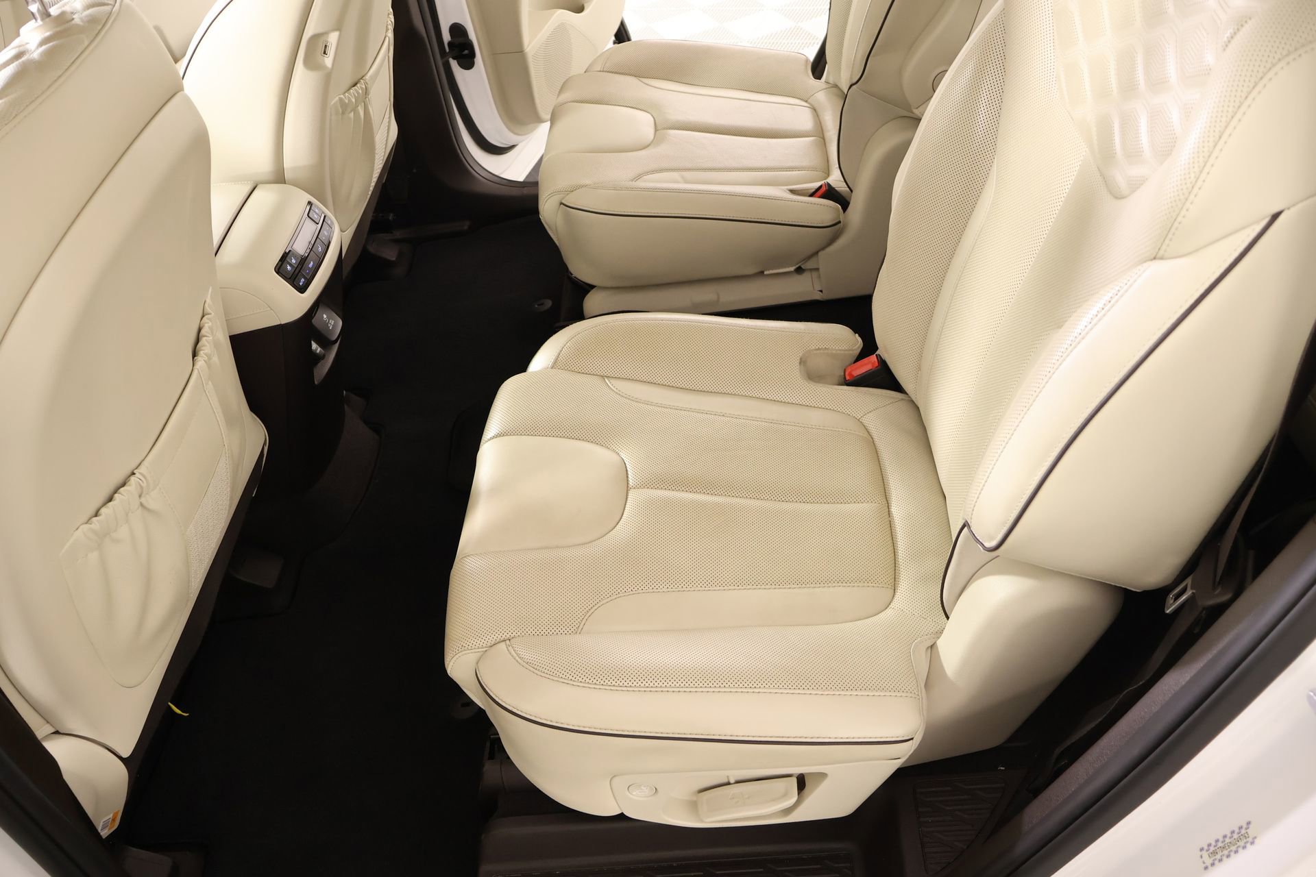 Used 2021 Hyundai Palisade Calligraphy image 13