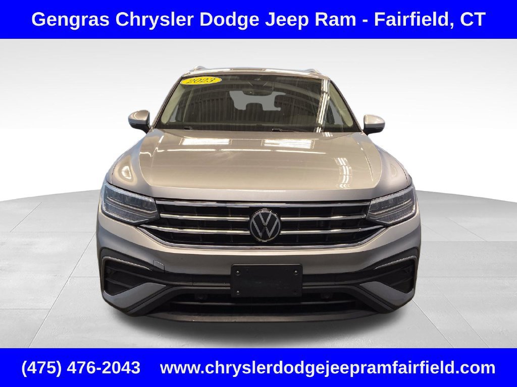 Used 2023 Volkswagen Tiguan SE AWD/4WD image 2