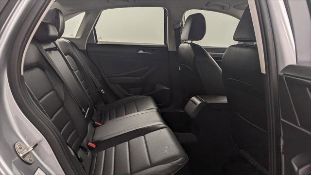 Used 2024 Volkswagen Jetta SE FWD image 17