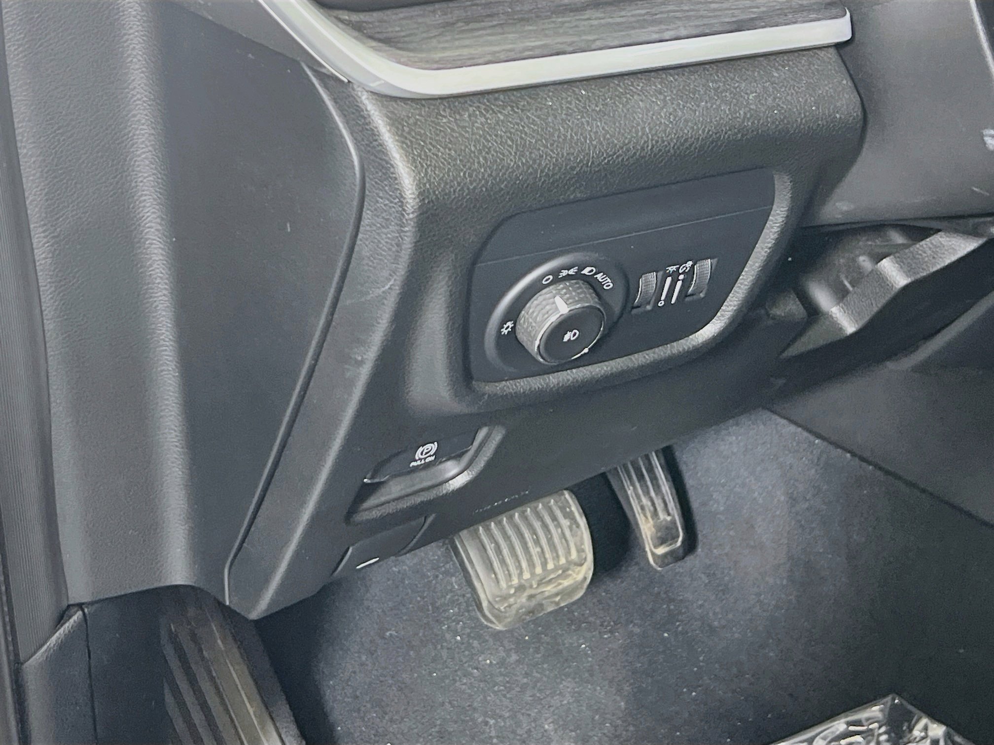 Used 2023 Jeep Grand Cherokee Limited image 10