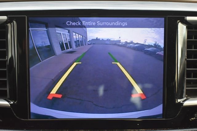 Used 2017 Chrysler Pacifica Touring-L w/ Tire & Wheel Group FWD image 28