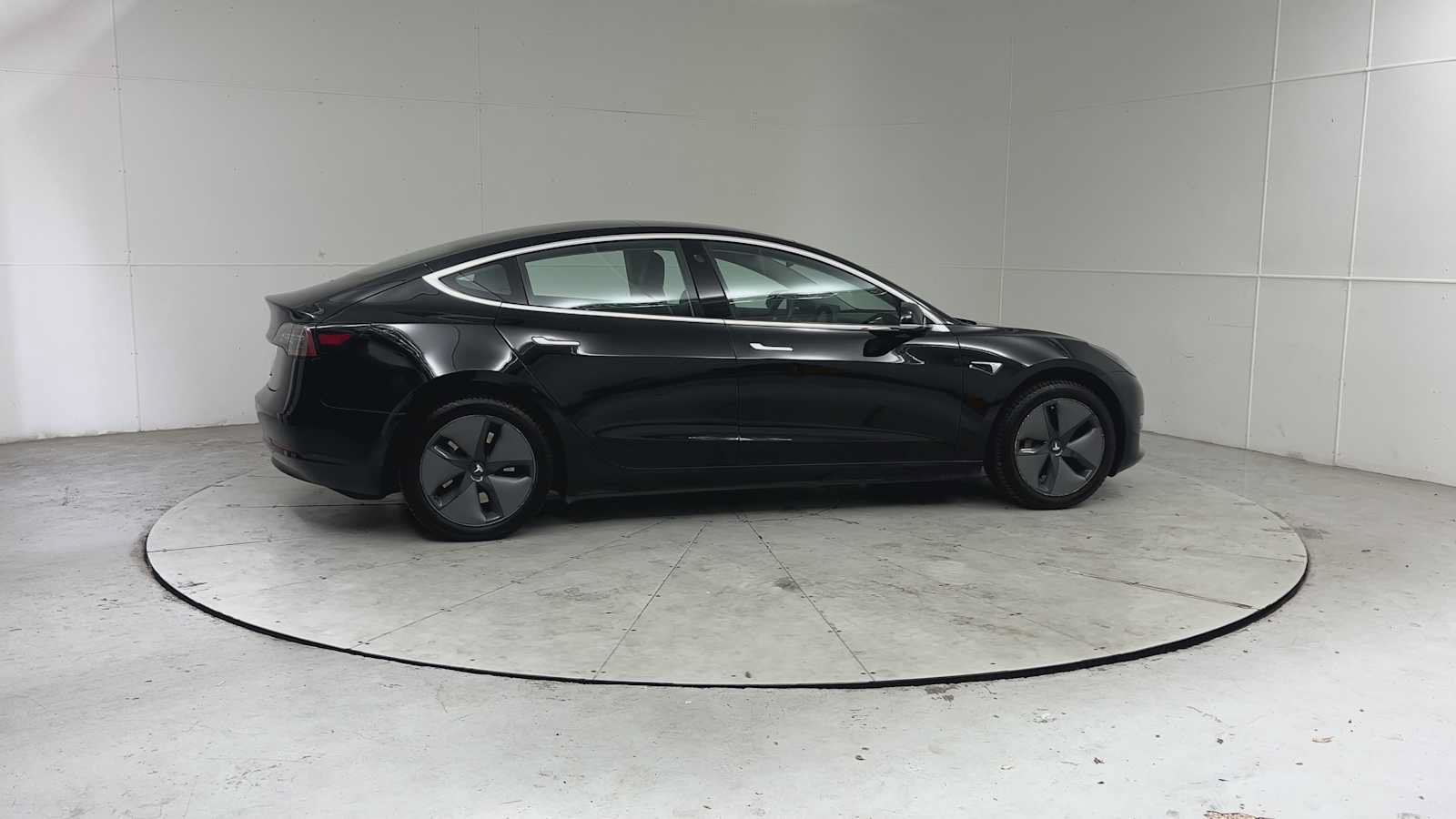 Used 2018 Tesla Model 3 Long Range RWD image 9