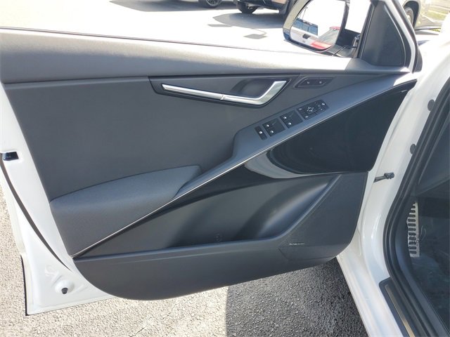 Used 2024 Kia Niro SX Touring image 13