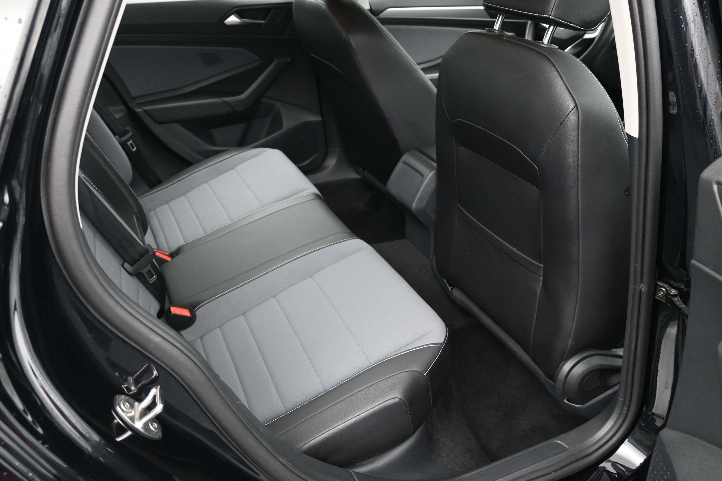 Used 2026 Volkswagen Jetta SE FWD image 10