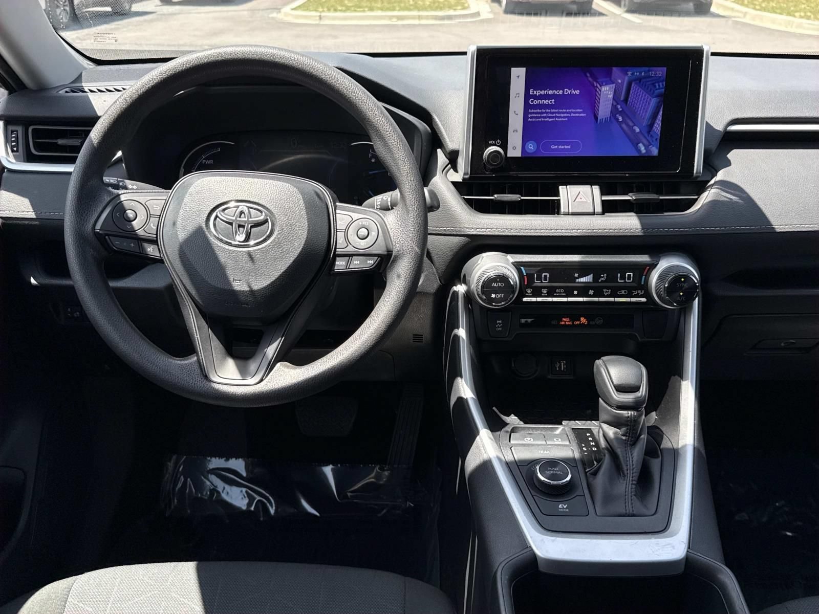 Used 2025 Toyota RAV4 XLE AWD/4WD image 8