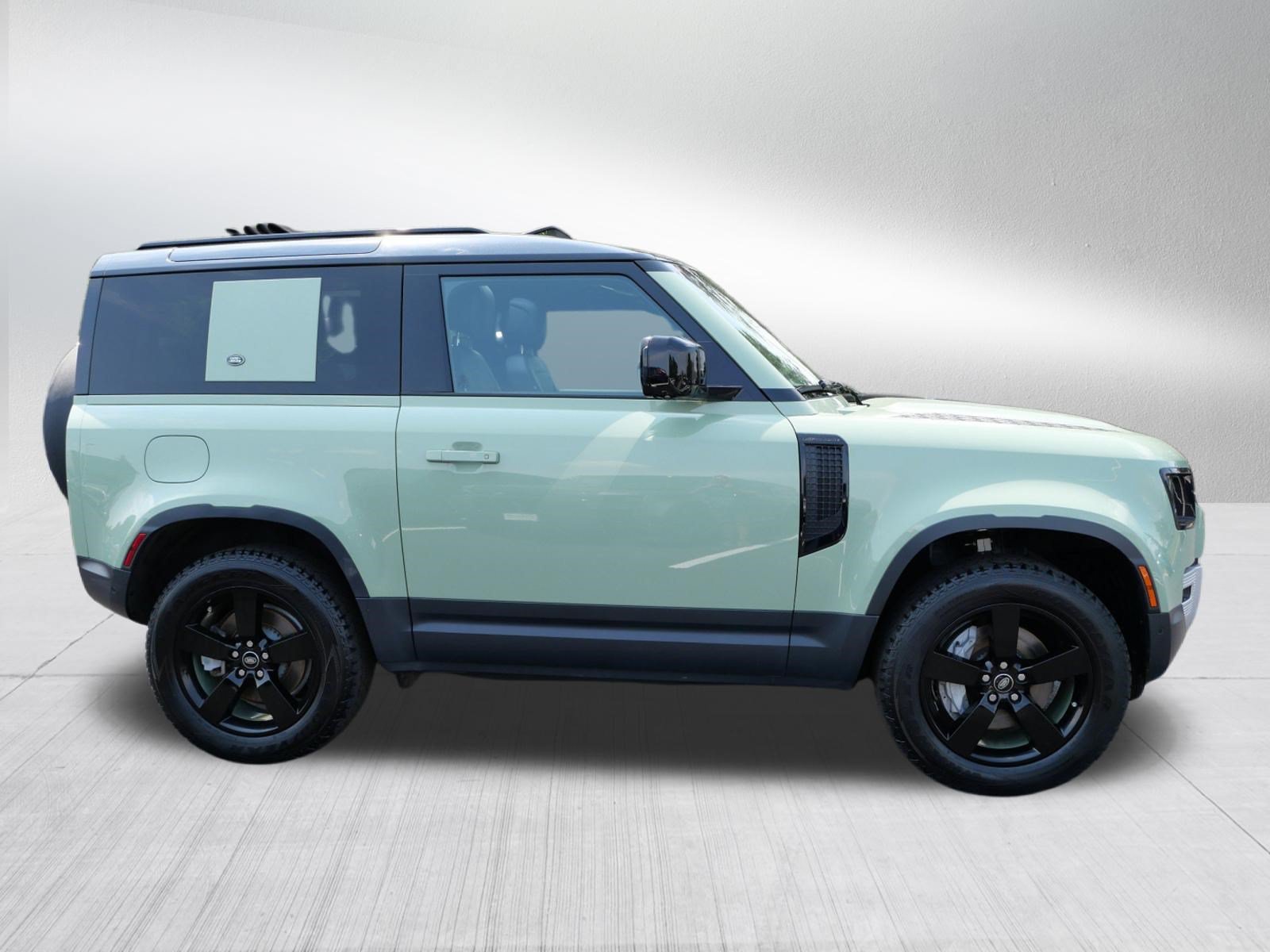 Certified 2023 Land Rover Defender 110 75th Limited Edition AWD/4WD image 6