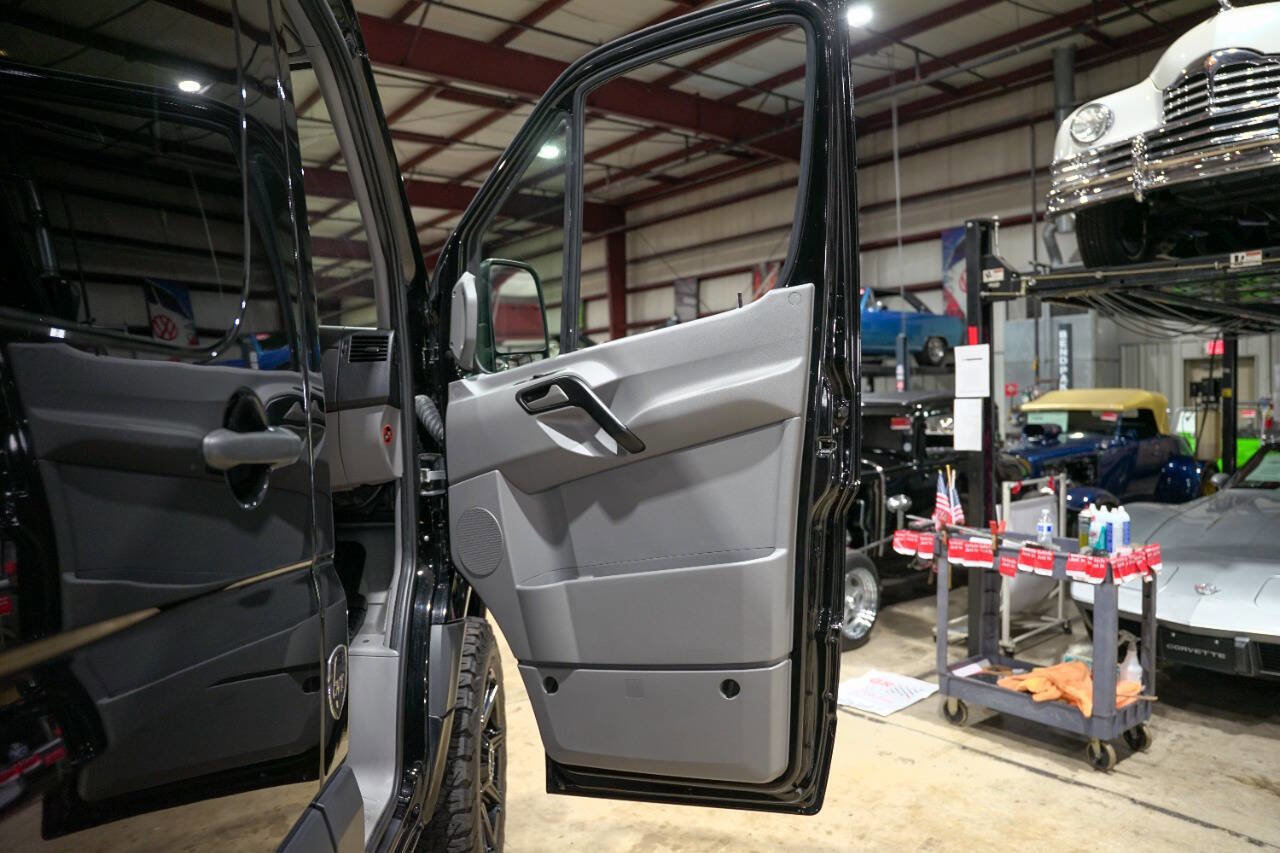 Used 2016 Freightliner Sprinter 2500 image 39