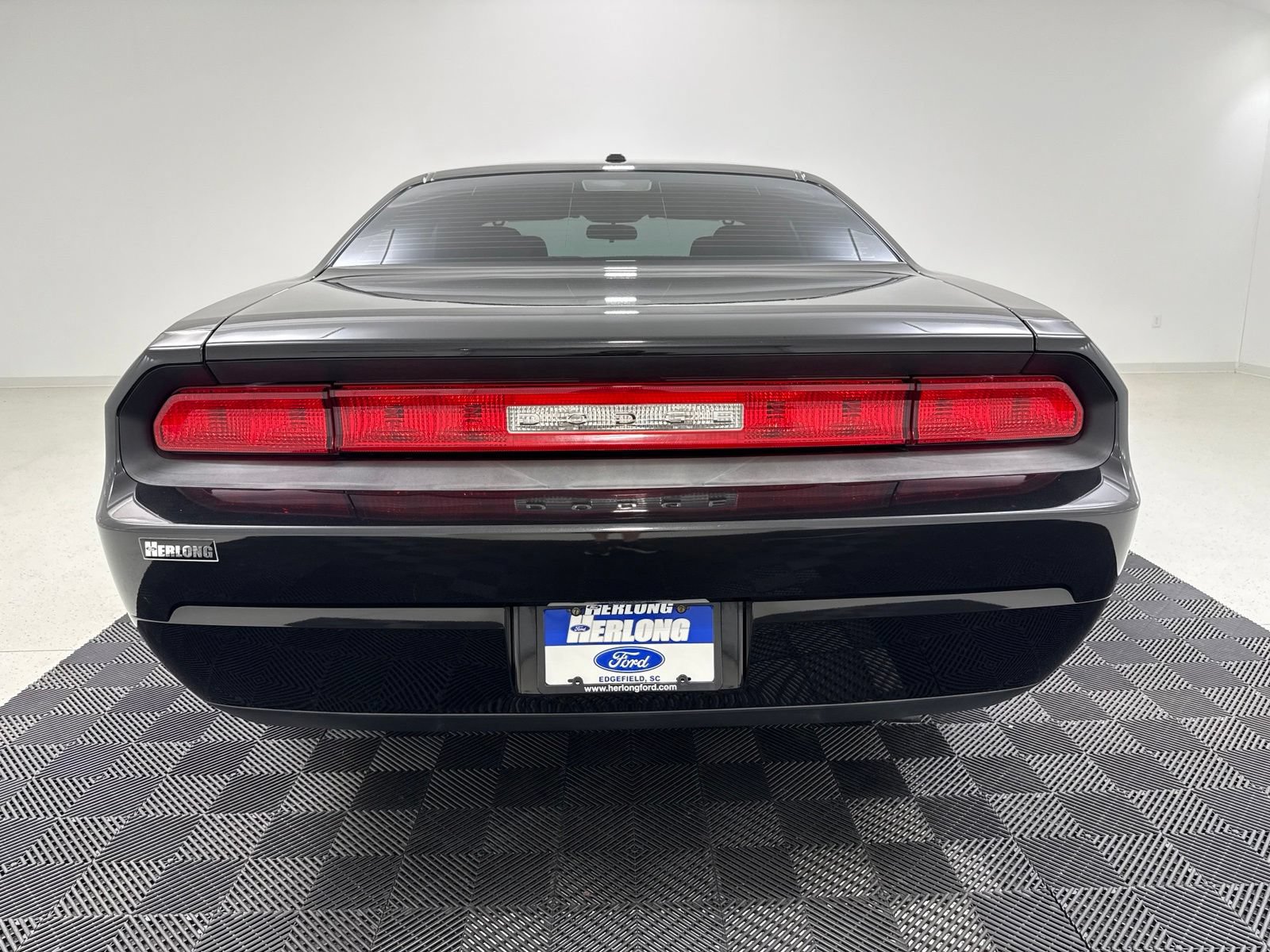 Used 2010 Dodge Challenger SE RWD image 6