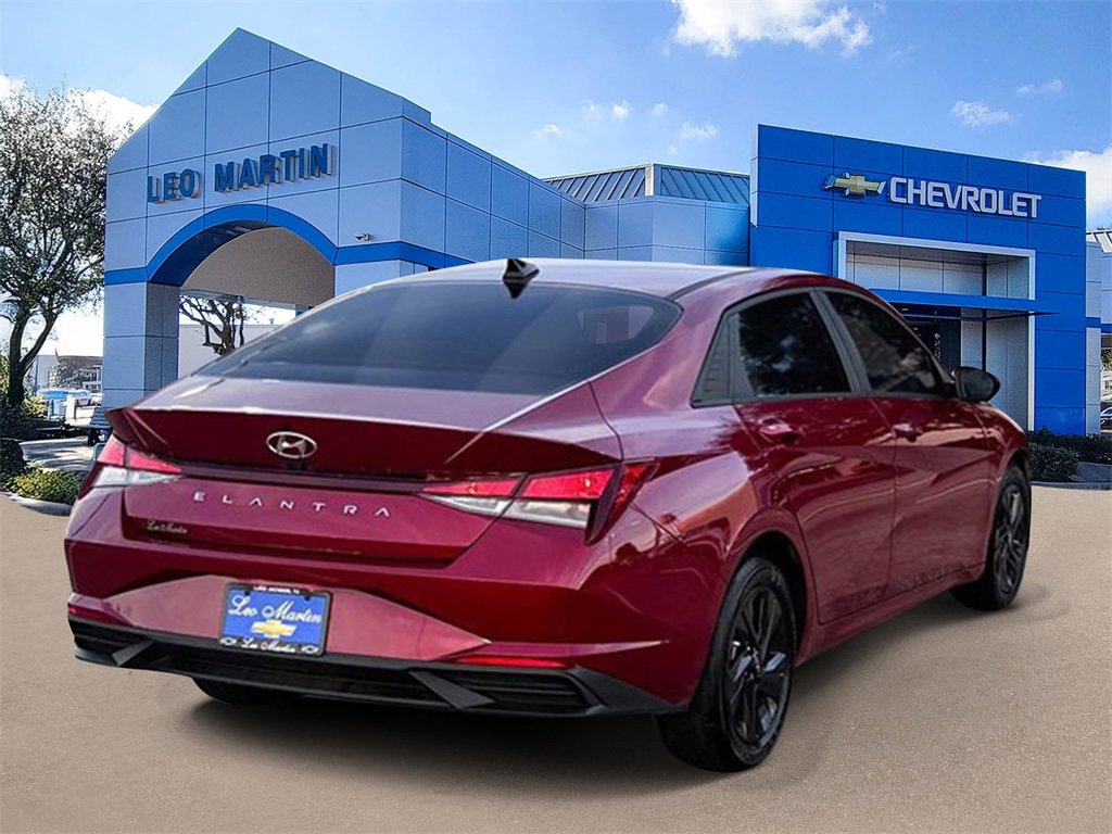 Used 2023 Hyundai Elantra SEL w/ Preferred Accessory Package image 5