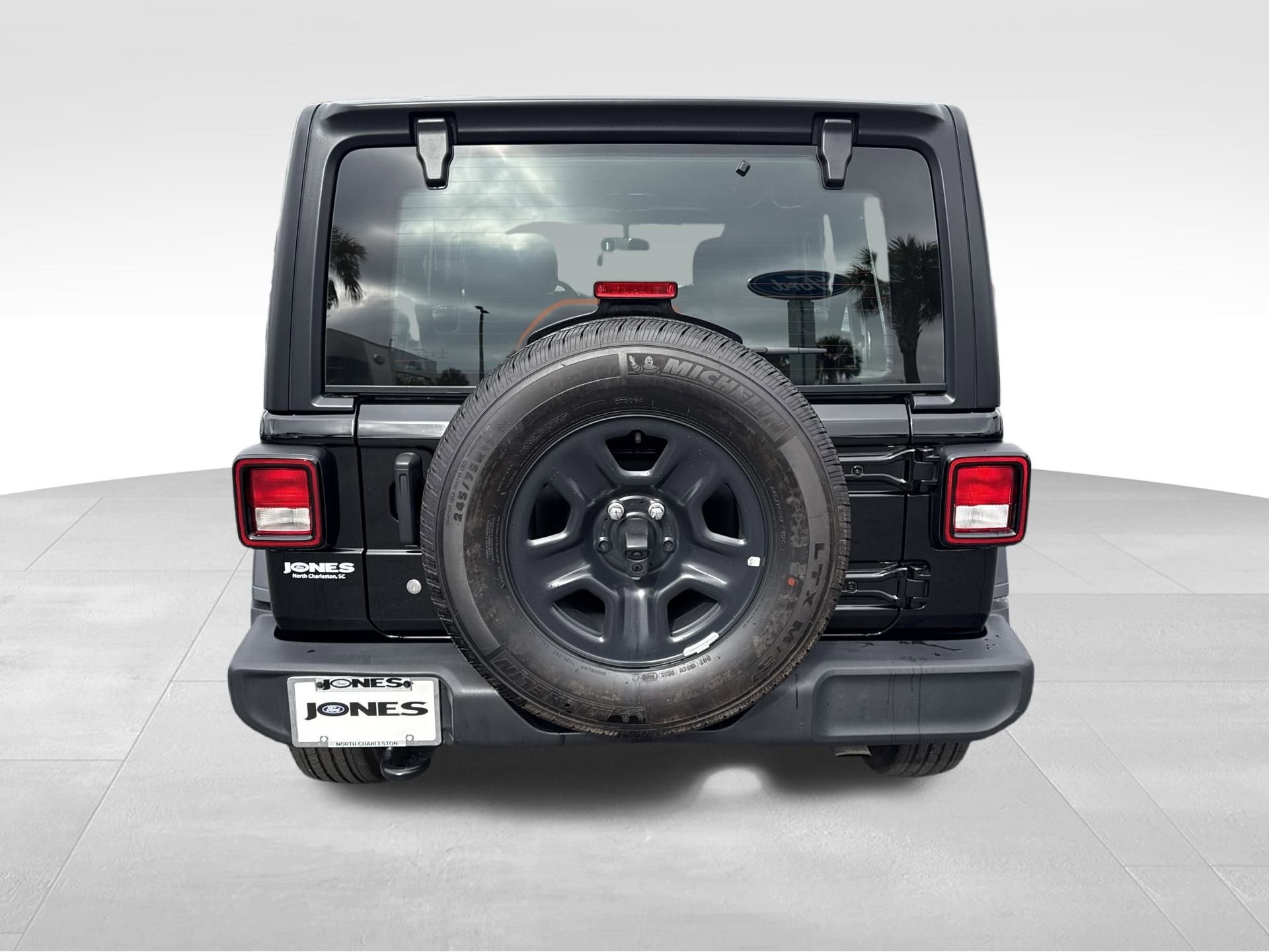 Used 2023 Jeep Wrangler Sport image 7
