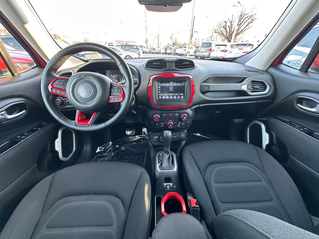 Used 2020 Jeep Renegade Latitude w/ Cold Weather Group image 20