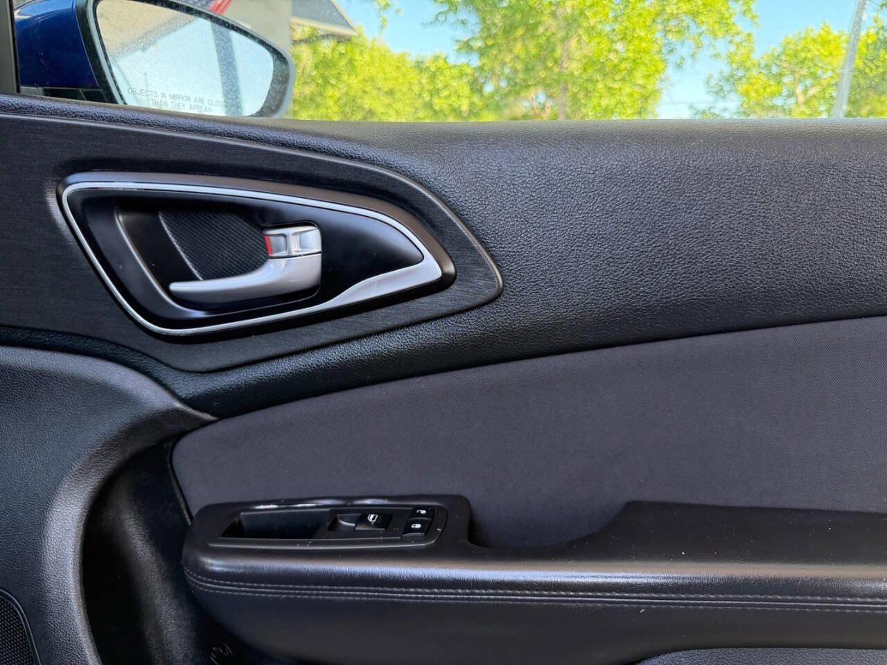 Used 2015 Chrysler 200 Limited image 11