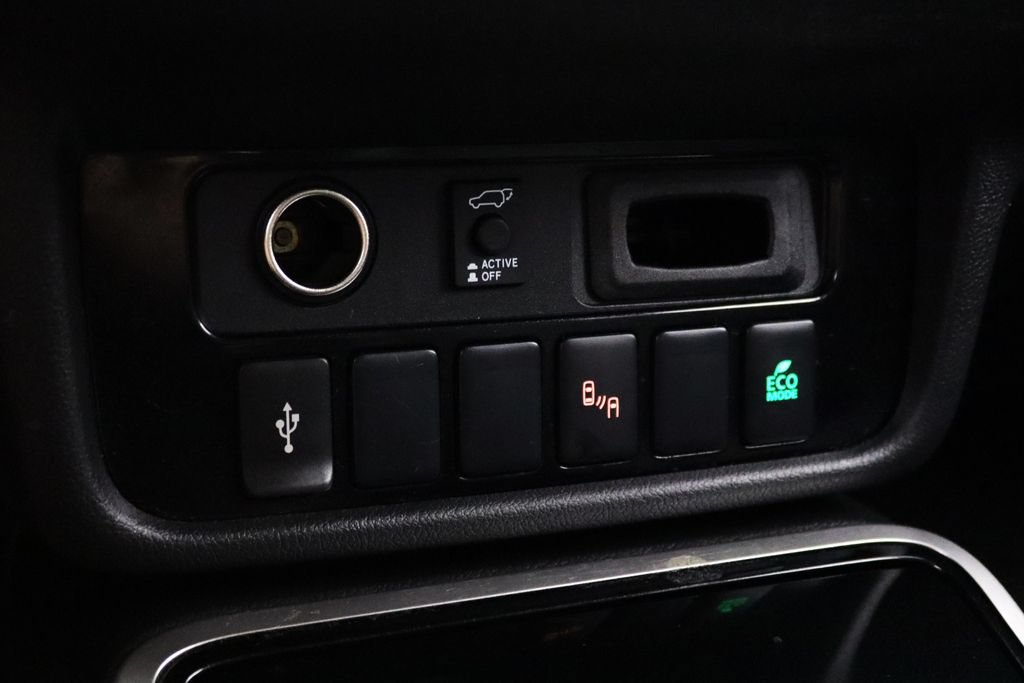 Used 2020 Mitsubishi Outlander SE AWD/4WD image 28