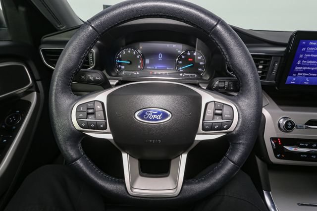 Used 2023 Ford Explorer XLT w/ Equipment Group 202A AWD/4WD image 31