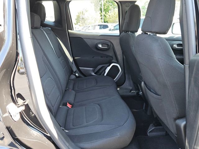 Used 2018 Jeep Renegade Latitude FWD image 14