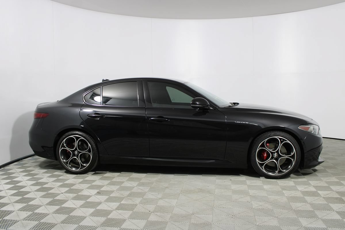 Used 2023 Alfa Romeo Giulia Veloce RWD image 44
