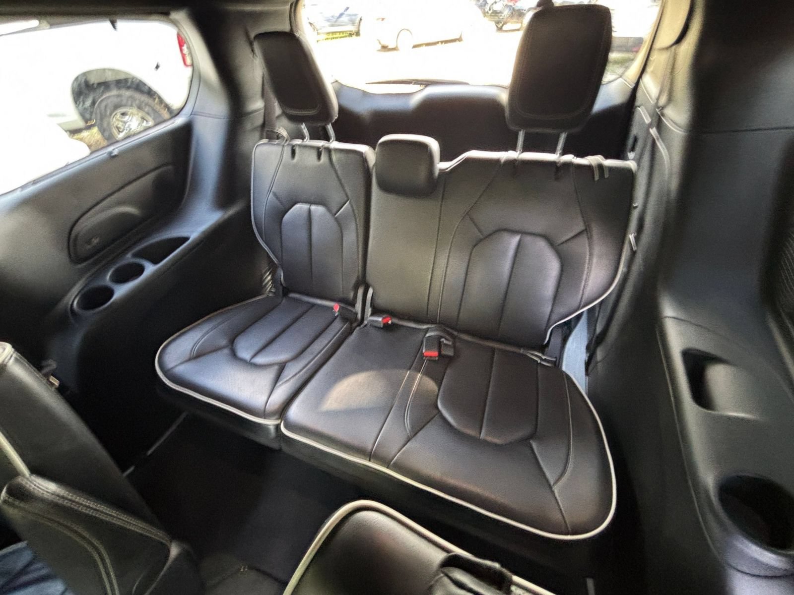 Used 2025 Chrysler Pacifica Limited FWD image 32