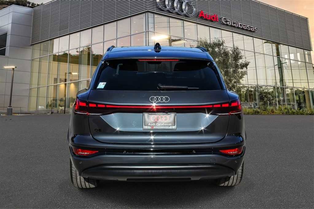 Used 2025 Audi Q6 e-tron Premium w/ Convenience Package image 3