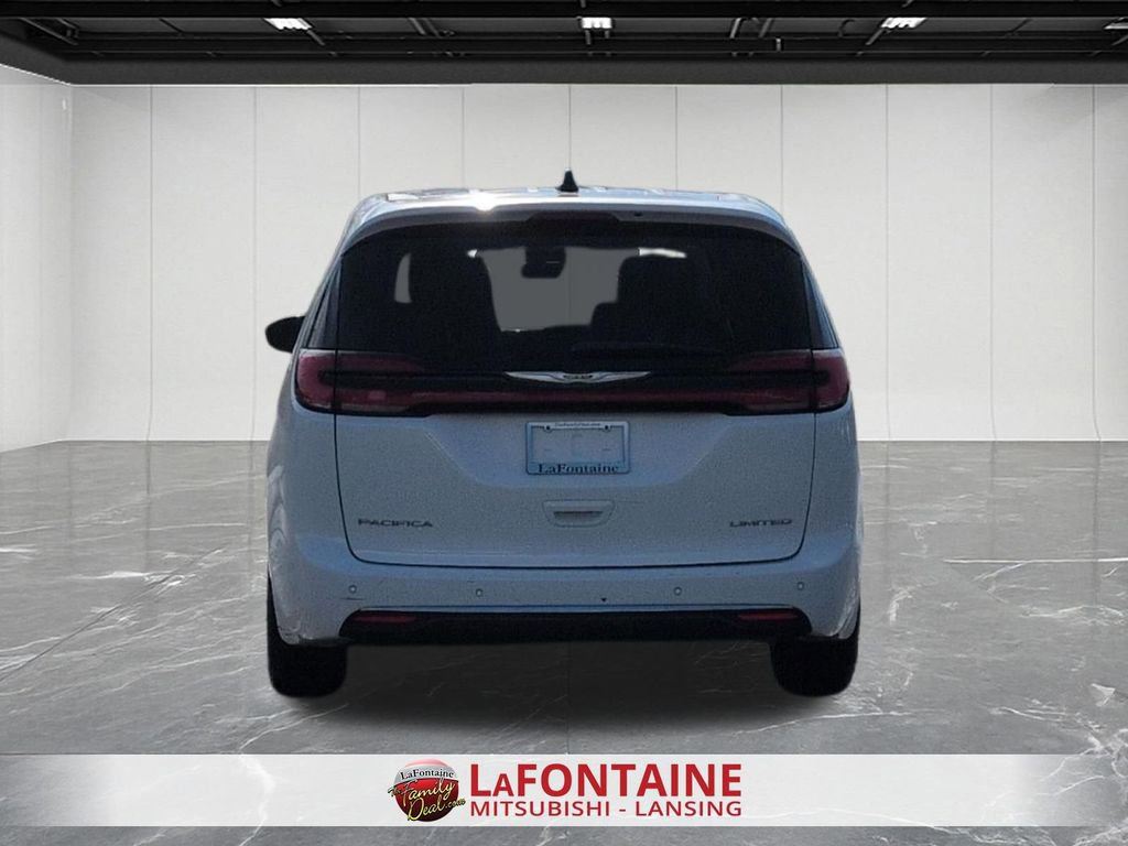 Used 2024 Chrysler Pacifica Limited image 4
