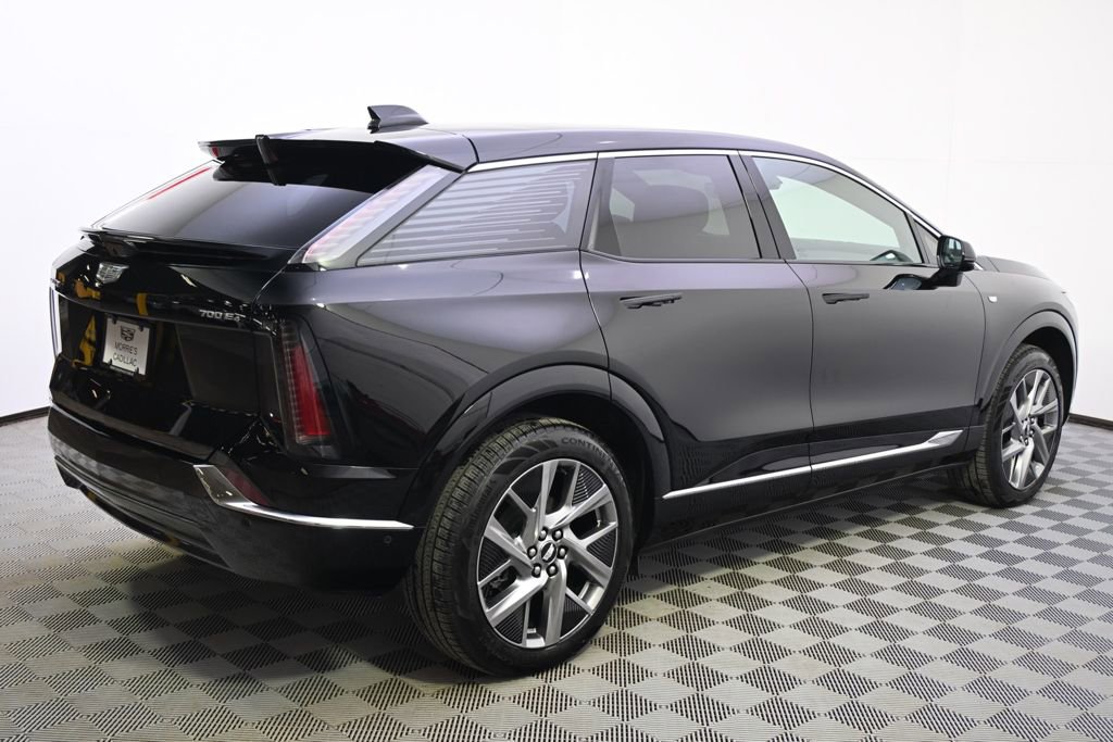 New 2026 Cadillac Optiq Luxury 1 image 7