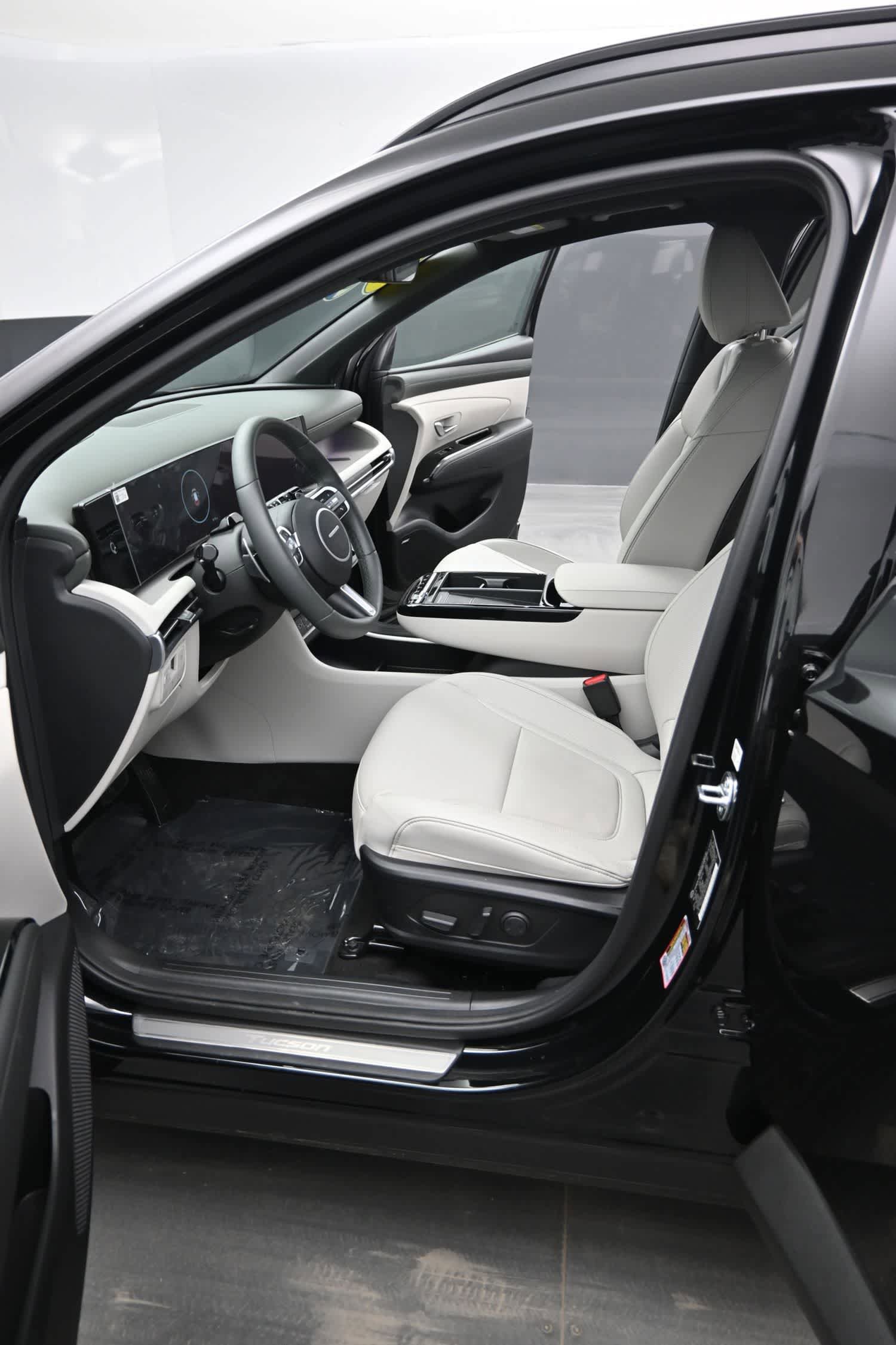 Certified 2025 Hyundai Tucson Limited image 16