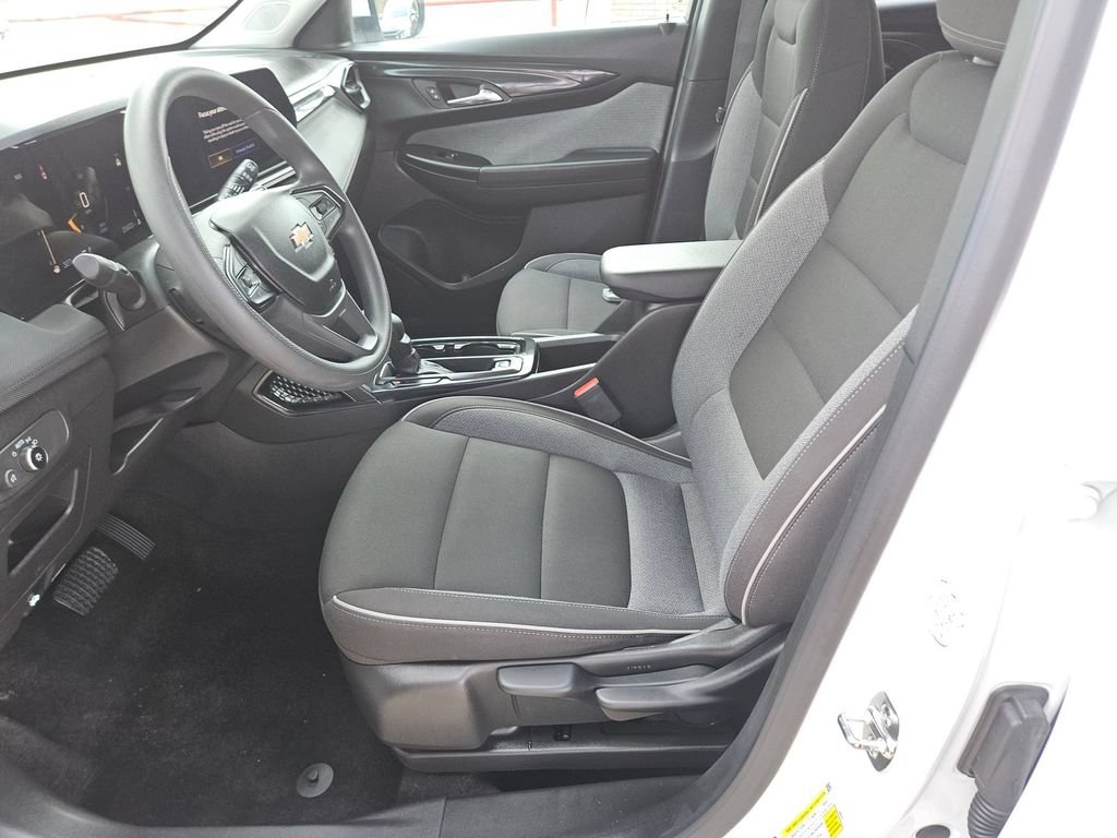 Used 2025 Chevrolet TrailBlazer LT AWD/4WD image 14