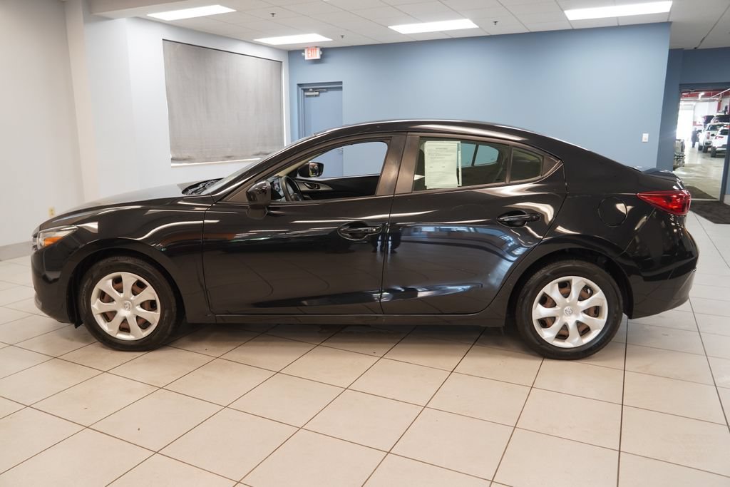Used 2017 MAZDA MAZDA3 Sport FWD image 2