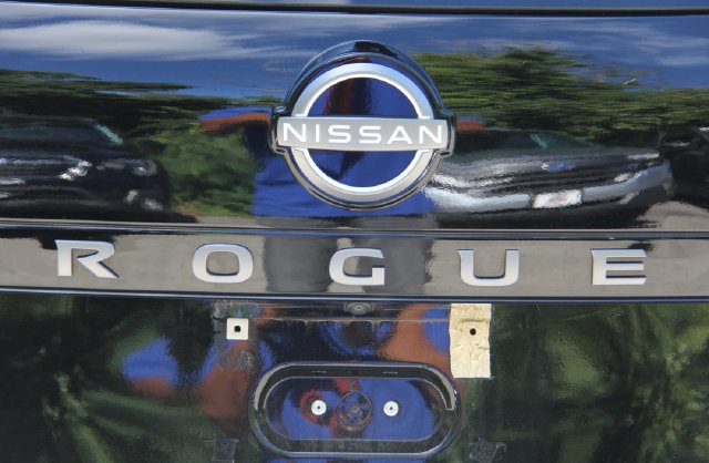 Used 2025 Nissan Rogue SV AWD/4WD image 9