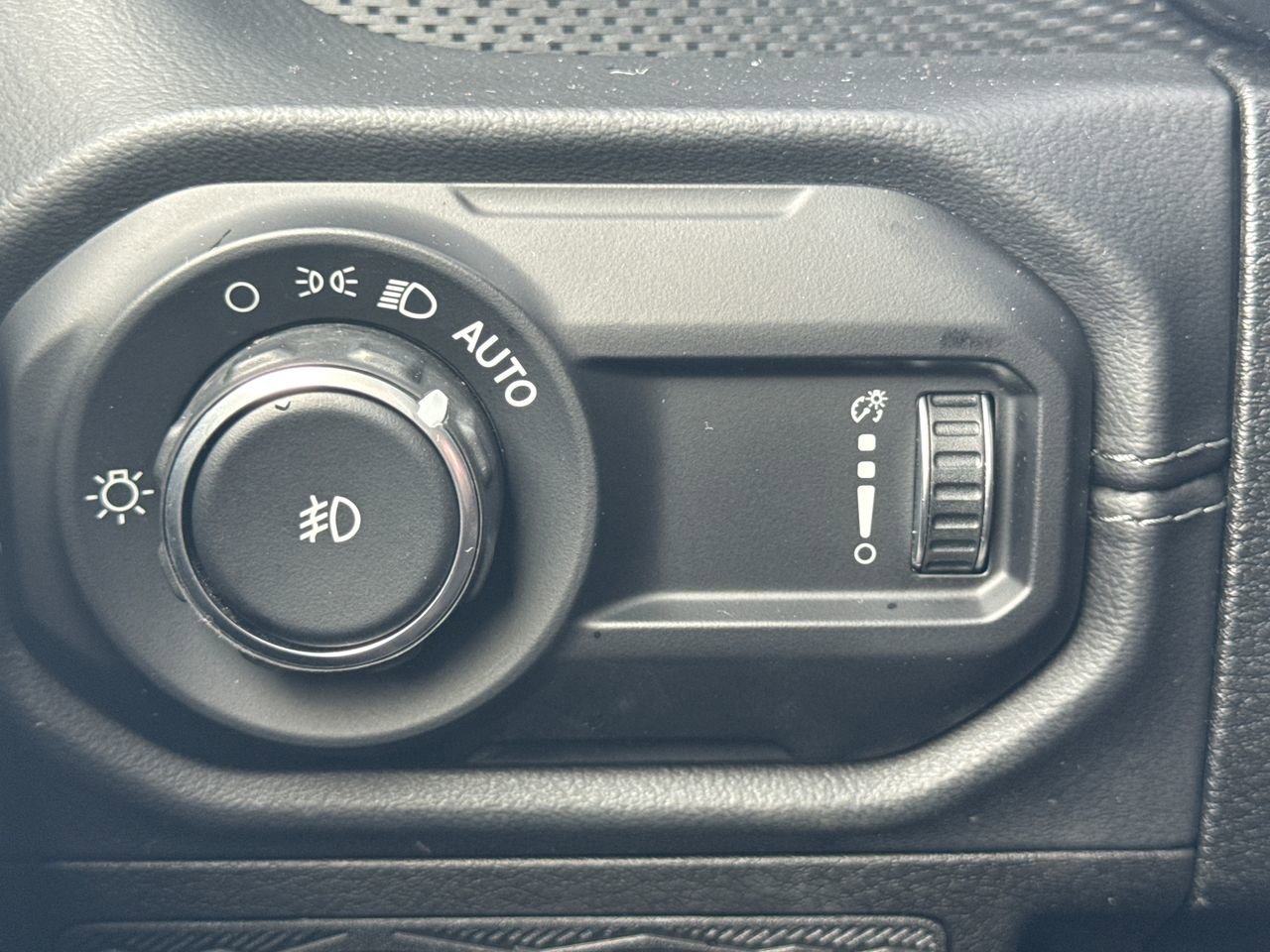 Certified 2024 Jeep Wrangler Unlimited Rubicon w/ Safety Group image 28