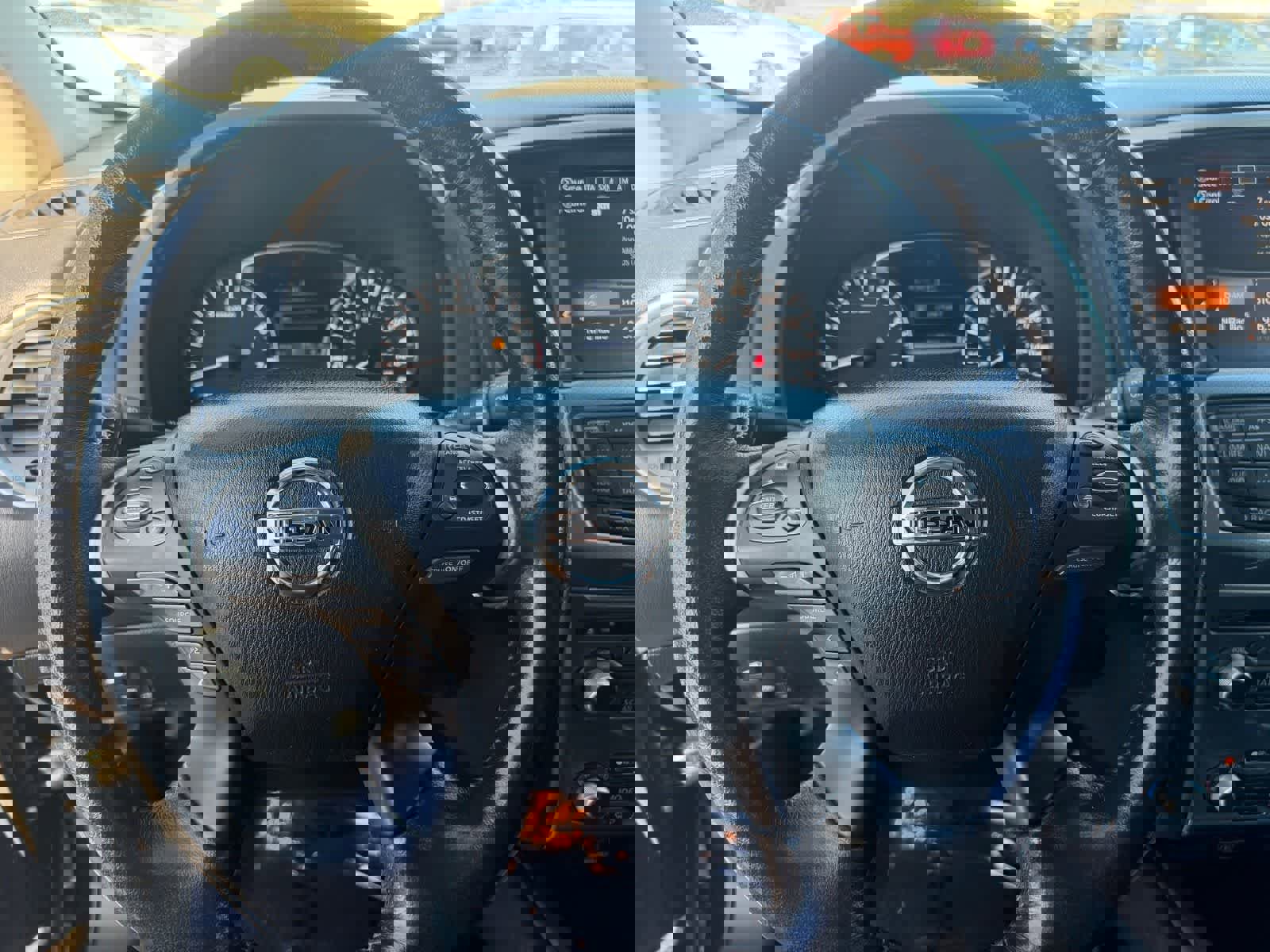 Used 2020 Nissan Pathfinder SL image 17