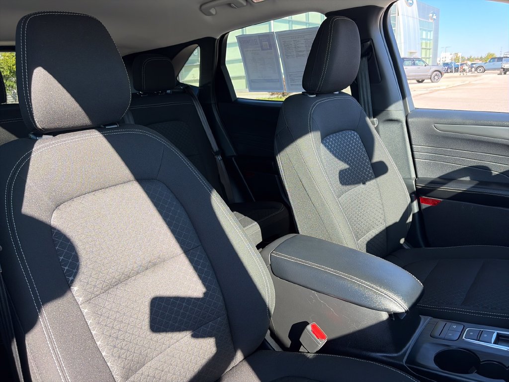 Used 2025 Ford Escape Active AWD/4WD image 12