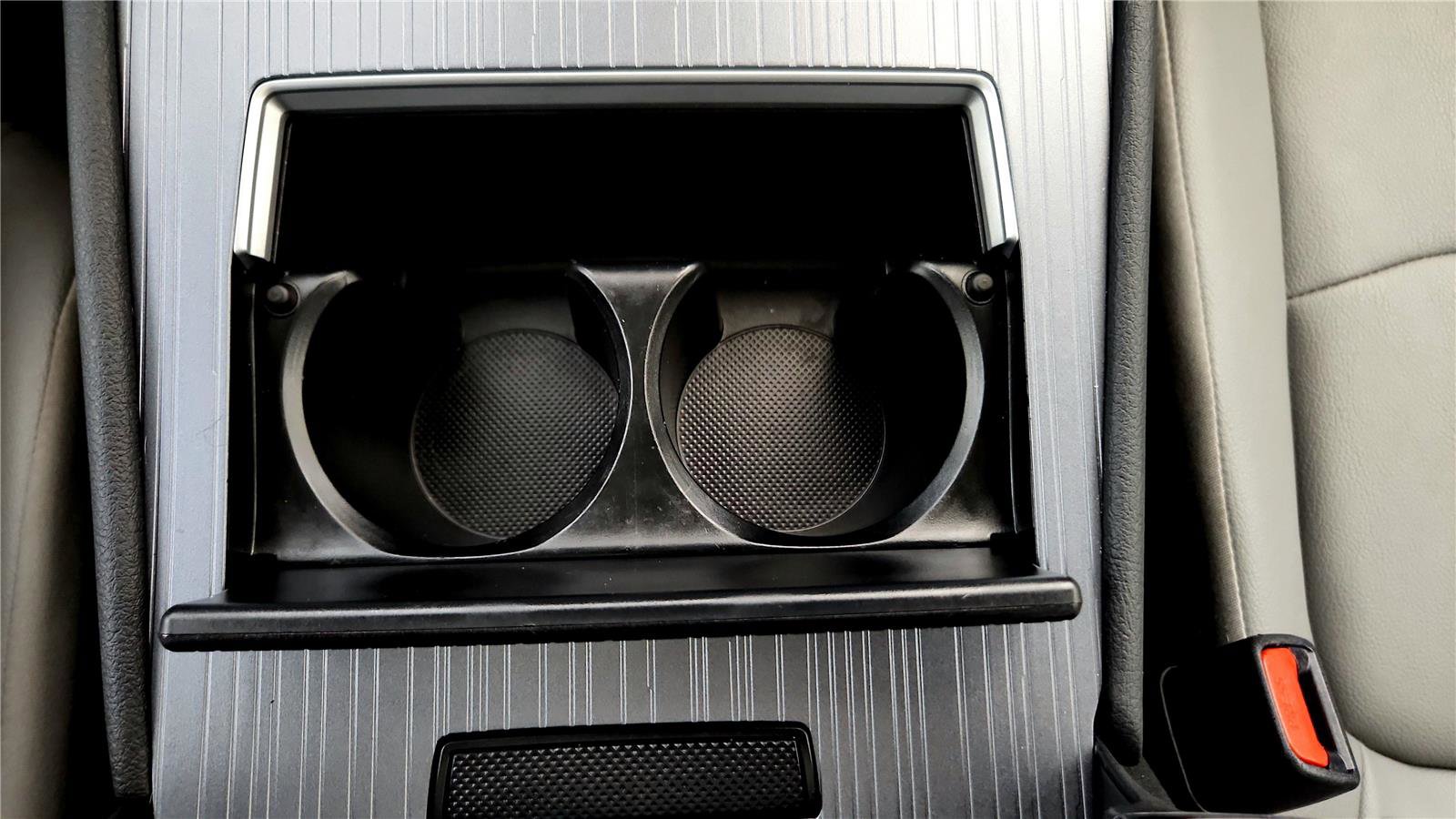 Used 2025 Toyota Sienna XLE image 36