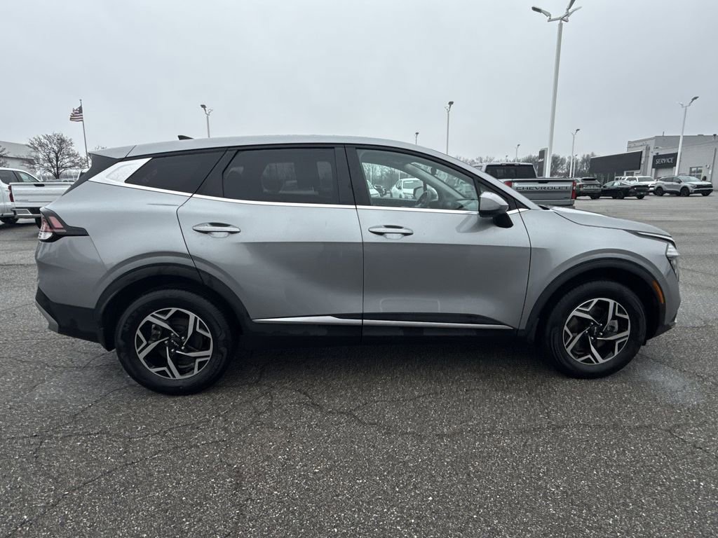 Used 2024 Kia Sportage LX image 9
