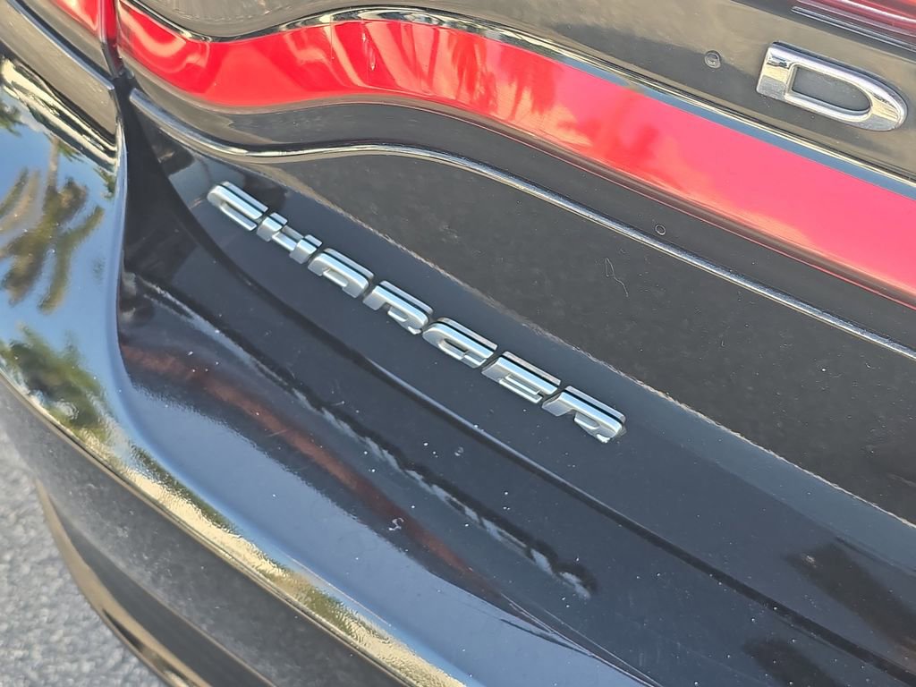 Used 2019 Dodge Charger SXT w/ Leather Interior Group image 5