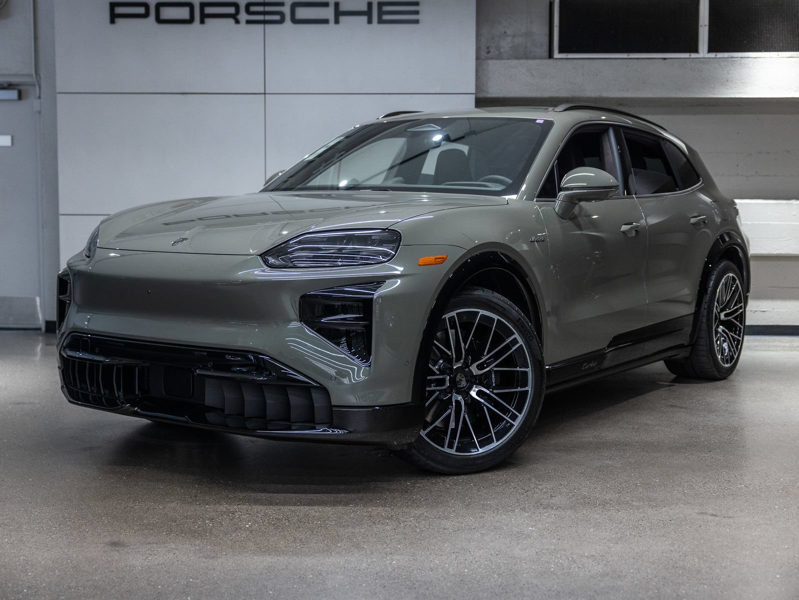 New 2026 Porsche Cayenne Turbo AWD/4WD image 1