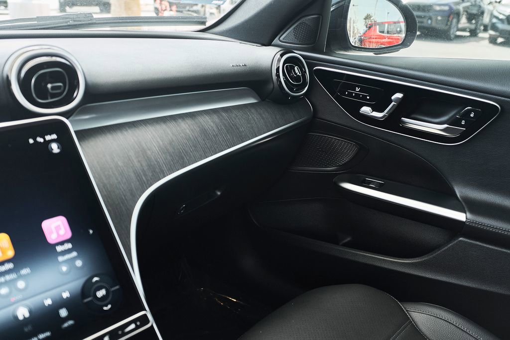 Used 2025 Mercedes-Benz C 300 4MATIC Sedan image 32