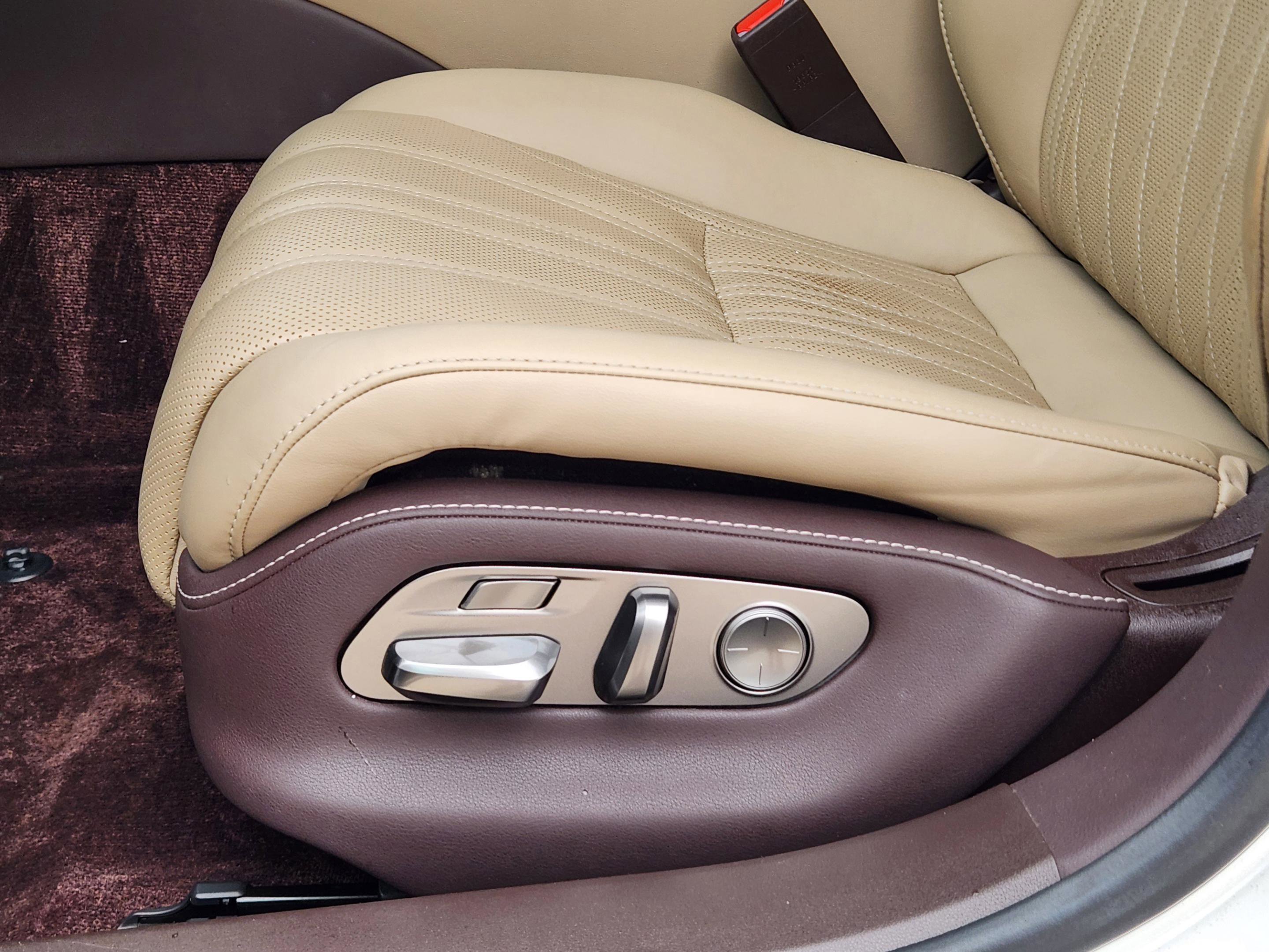 Used 2020 Lexus LS 500 w/ Interior Upgrade Package image 22