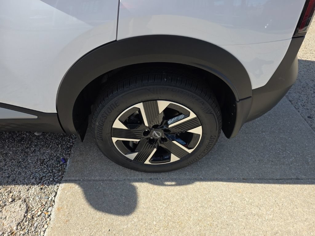 New 2026 Nissan Kicks SV AWD/4WD image 10