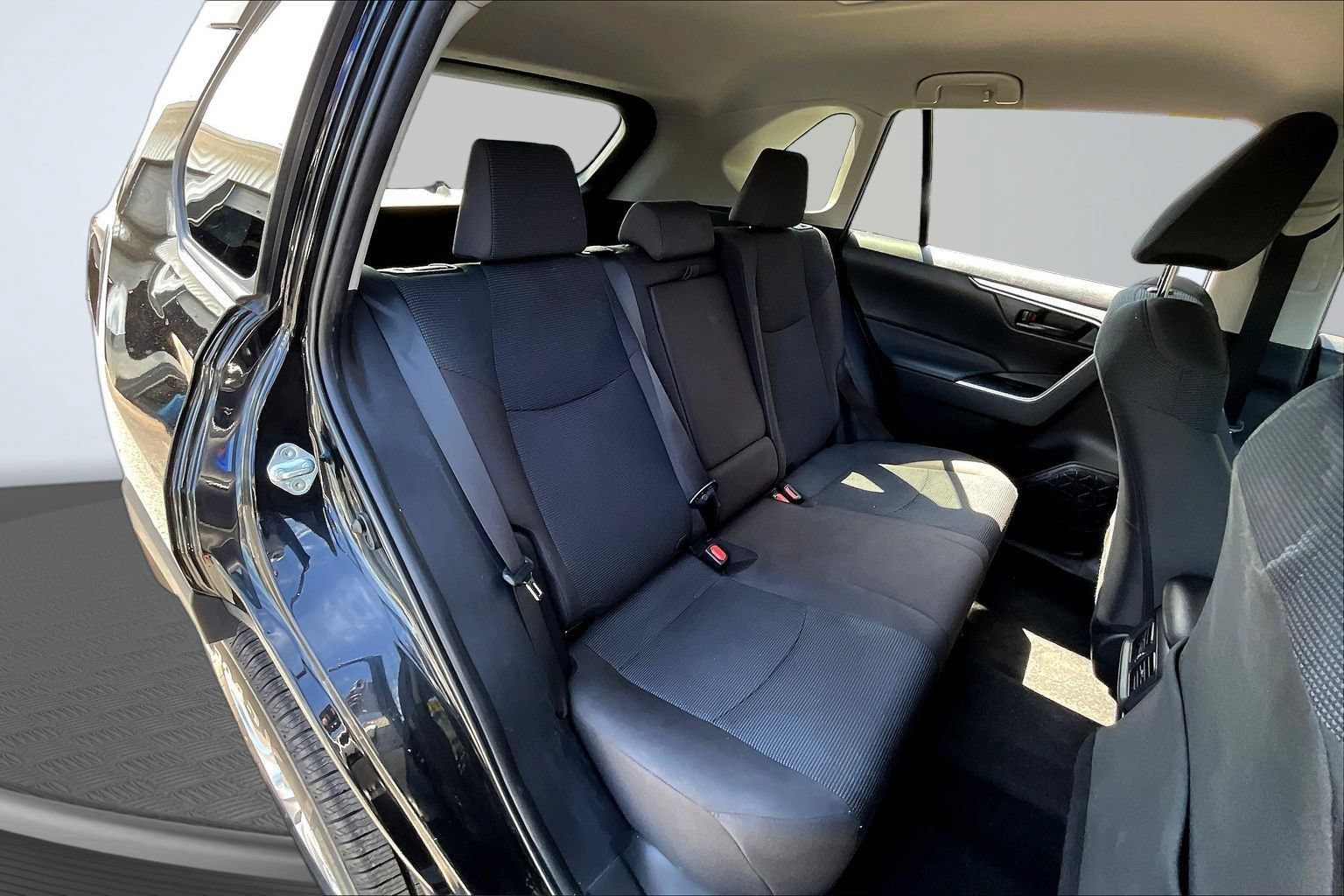 Used 2023 Toyota RAV4 LE AWD/4WD image 25