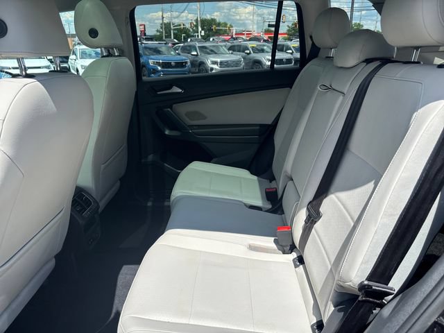 Used 2018 Volkswagen Tiguan SEL AWD/4WD image 25