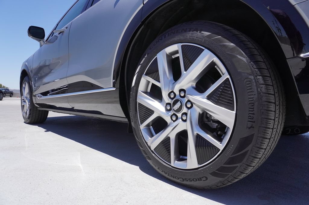 Certified 2025 Cadillac Optiq Luxury 2 AWD/4WD image 6
