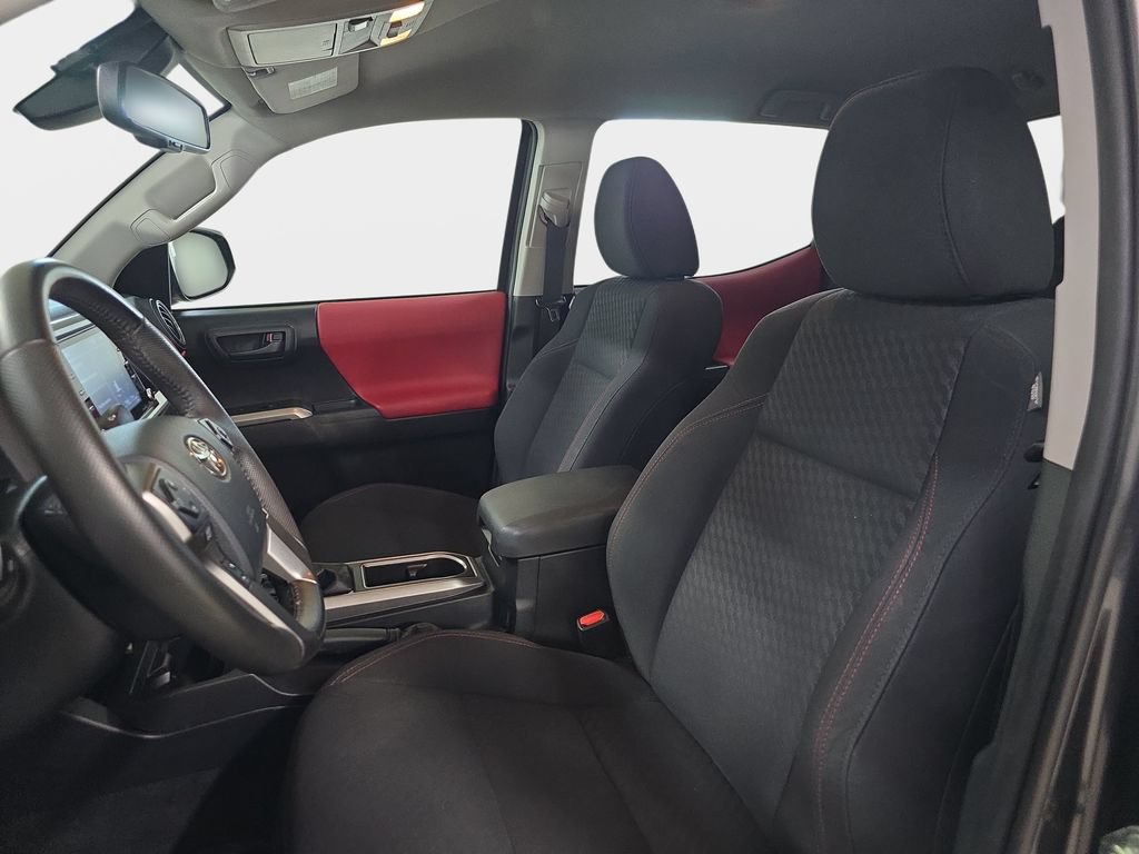 Used 2020 Toyota Tacoma SR5 RWD image 17