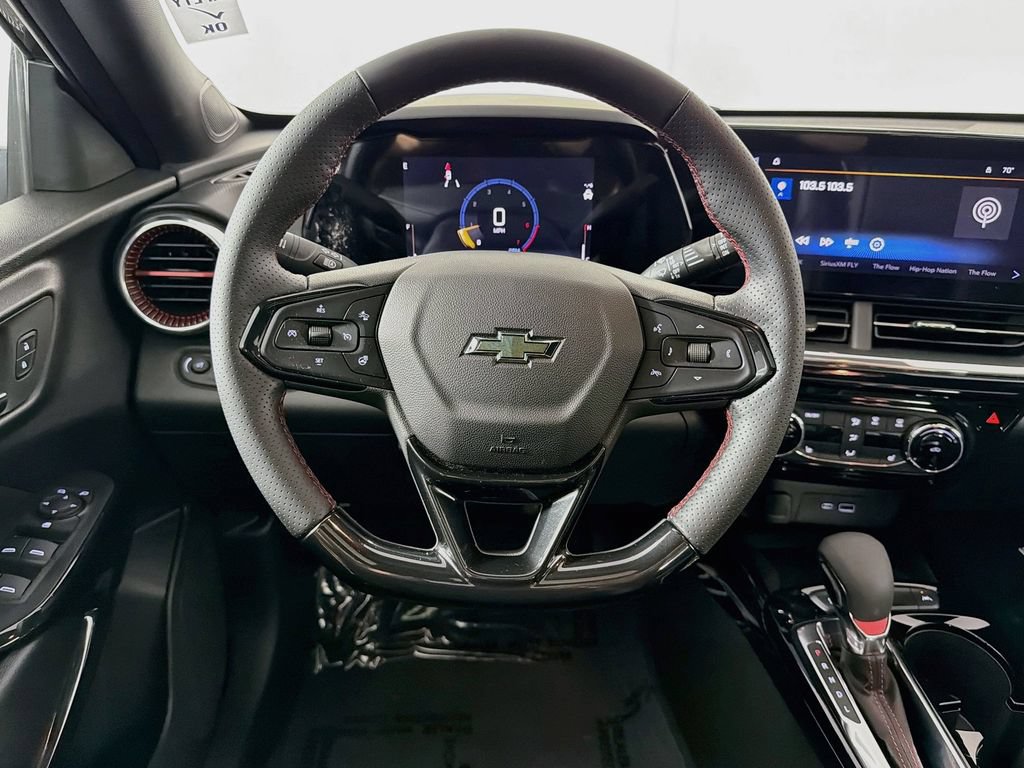 Used 2025 Chevrolet Trax RS w/ Sunroof Package FWD image 11